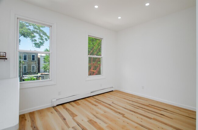 Building Photo - 251 Halladay St