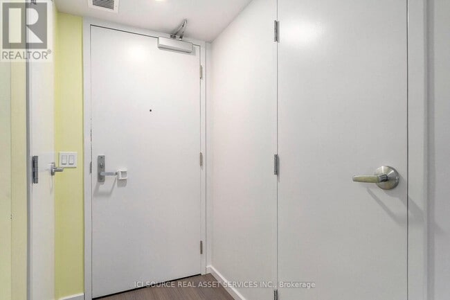 Building Photo - 105-1105 Champagne Ave S