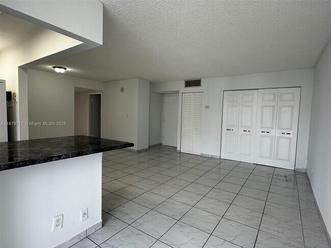 Foto del edificio - 16919 N Bay Rd