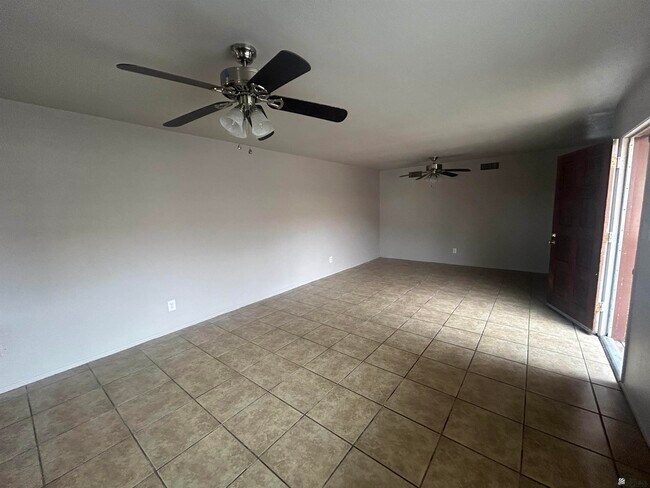 Foto del edificio - 143 W 27th Pl