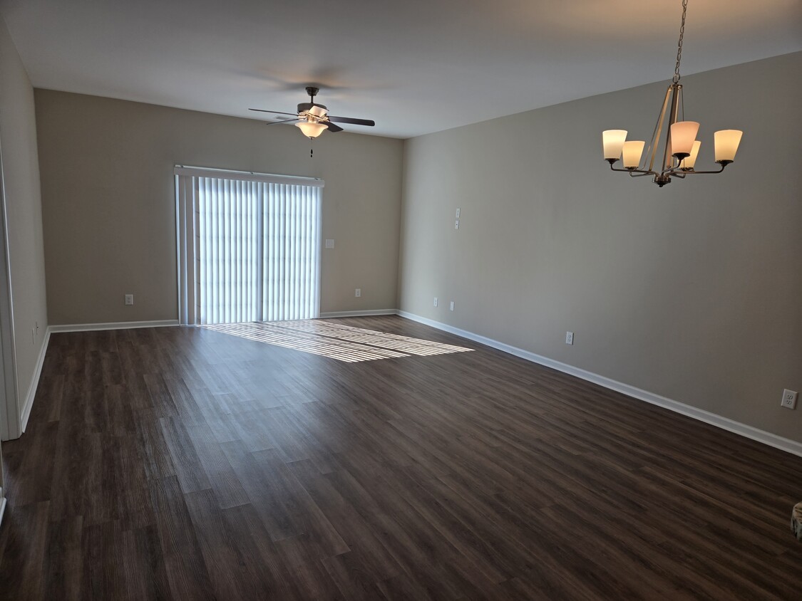 Building Photo - 2212 Gardenview Ct