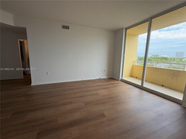 Foto del edificio - 2775 NE 187th St