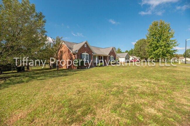 Building Photo - 2427 Hunters Way