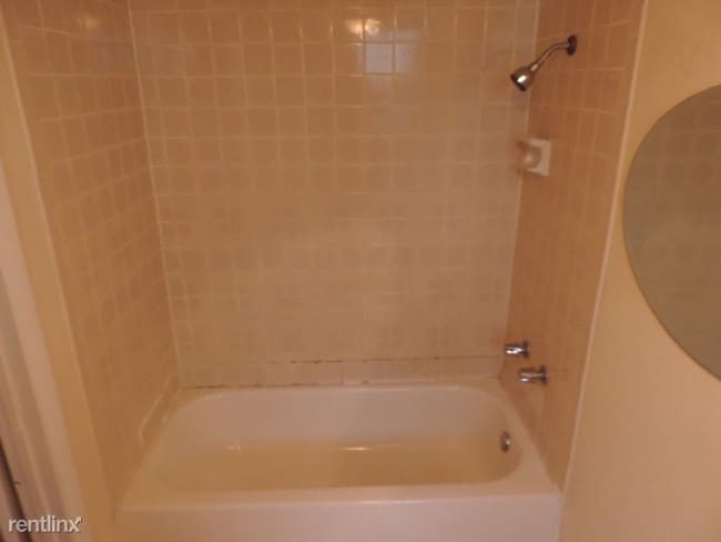 Building Photo - 1 br, 1 bath Condo - 113 W Hanlon St