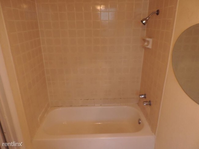 Foto del edificio - 1 br, 1 bath Condo - 113 W Hanlon St