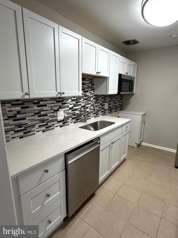Foto del edificio - 10725 West Dr