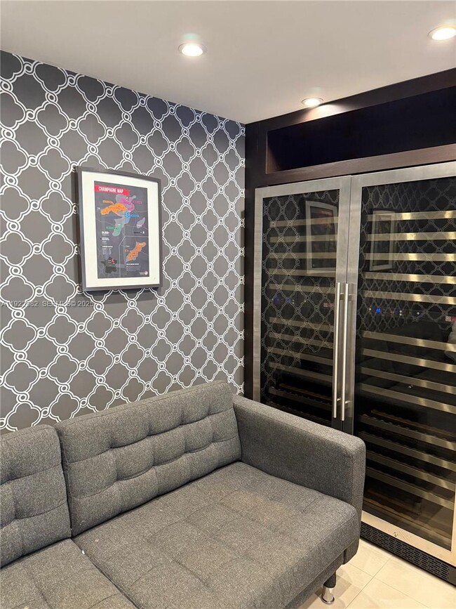 Building Photo - 825 Brickell Bay Dr