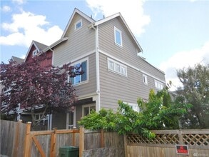 Building Photo - 3615 Albion Pl N