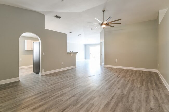 Building Photo - 807 Rocky Mountain Ct