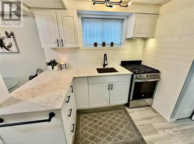 Building Photo - 226 Scott Rd