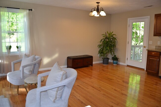 Foto del edificio - 63 Crestwood Dr