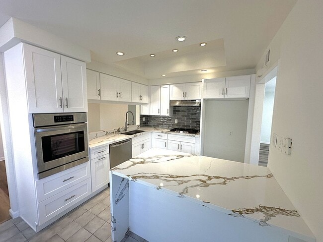 Building Photo - Spacious 3-Bedroom Retreat with Newly Reno...