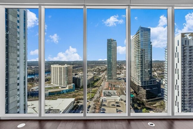 Foto del edificio - 301 West Ave
