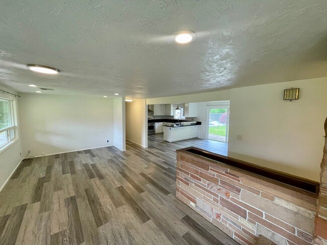 Foto del edificio - 137-137 Briarcliff Dr