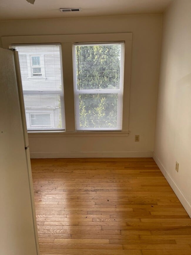 Building Photo - Nice Tacoma Duplex 2 Bed 1 Bath For Rent