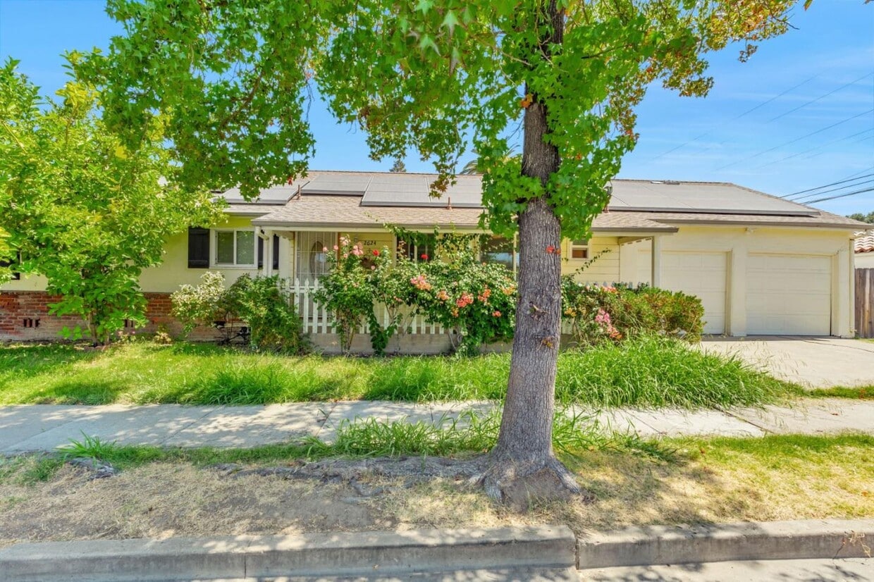 Foto principal - 2624 N Center St