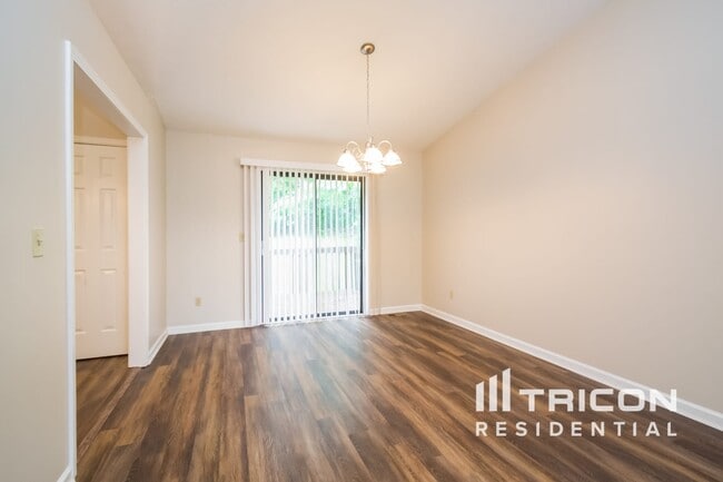 Building Photo - 3833 Greenbrook Dr
