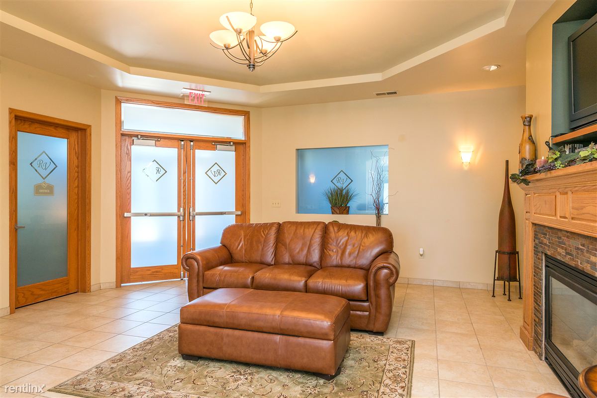 3 bedroom, 1 bath, 2 levels, 3 bedrooms 1 bath(upstairs