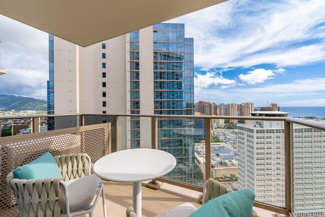 Building Photo - Sky Ala Moana (West) #3305 - Fully Furnished 1 BR/1 BA/1 Parking