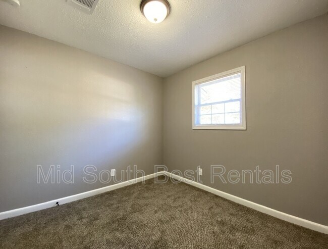 Foto del edificio - 7107 Redwood Dr