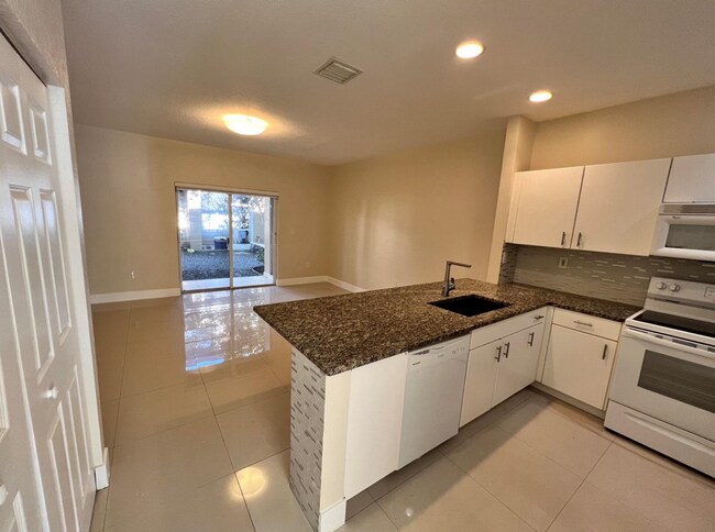 Foto del edificio - 5767 NW 115th Ct