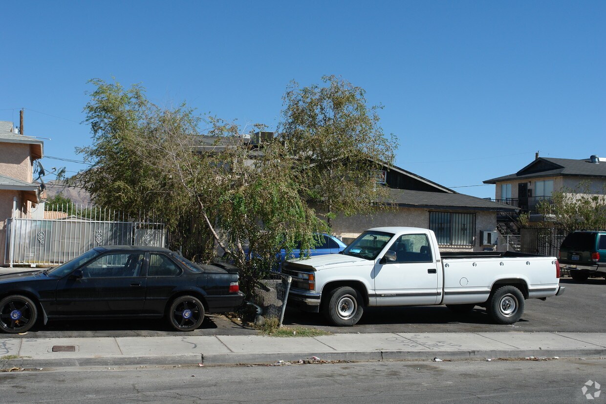 Building Photo - 1425 Henry Dr