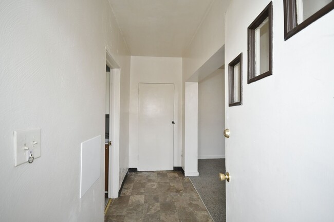 Building Photo - 855 Crucible St