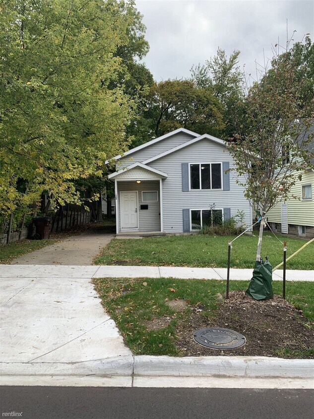 Foto principal - 4 br, 2 bath House - 1368 College Ave NE 1...