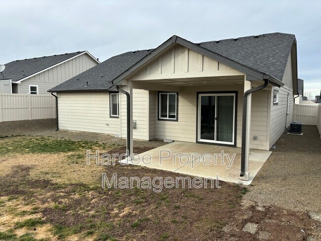Building Photo - 14611 Shetland St