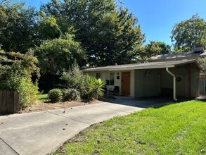 Building Photo - 535 W 4th Ave