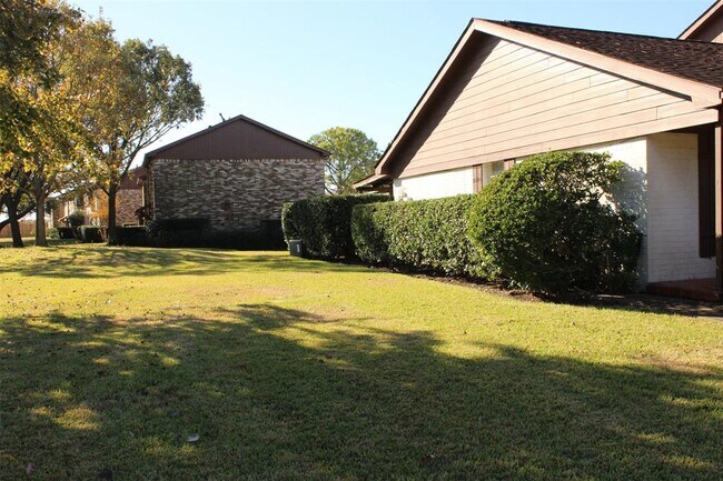 Building Photo - 901 Gardenwalk Dr