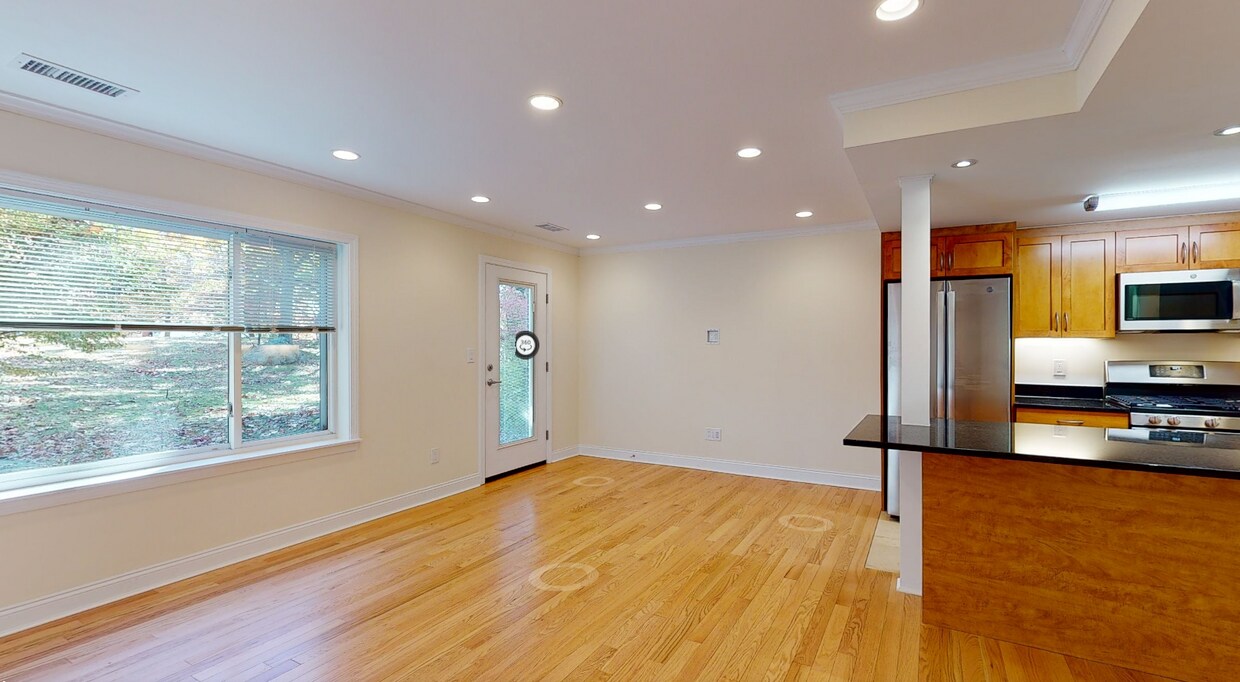 Building Photo - 126 Independence Dr