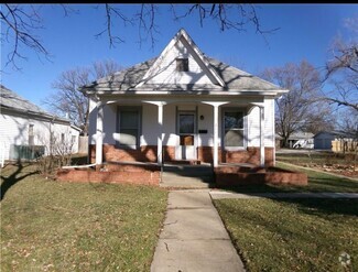 Building Photo - 211 S Elm St