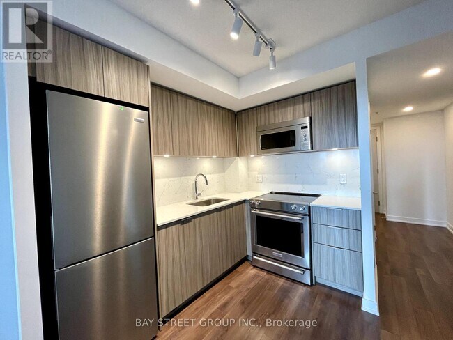 Building Photo - 30-1030 Samuel Wood Wy
