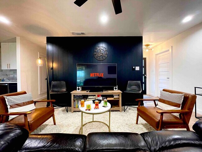 Foto del edificio - 512 Eberhart Ln