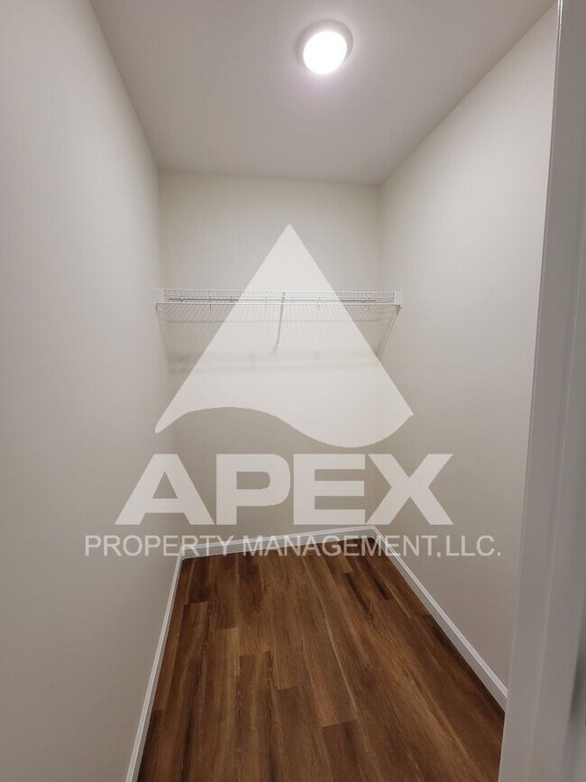 Foto del edificio - 5934 Knox Hl Wy