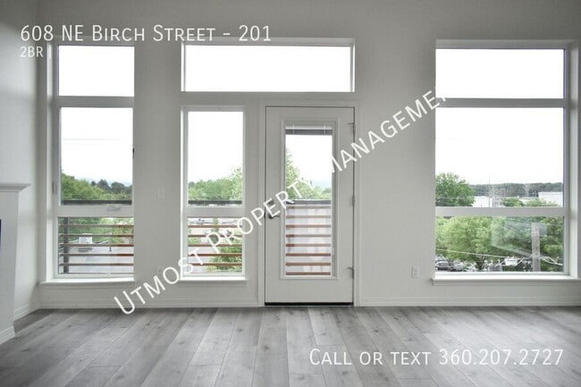 Building Photo - 608 NE Birch St