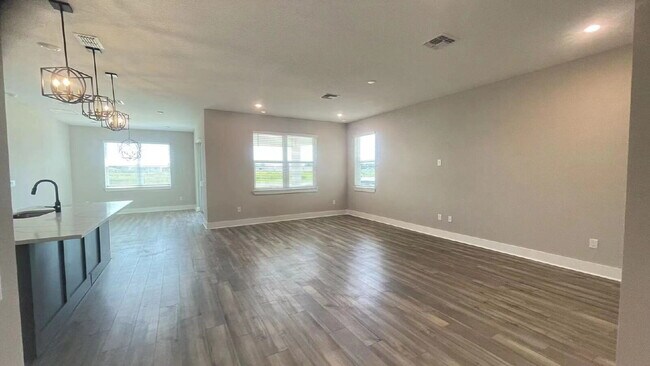 Building Photo - 13741 Green Hammock Pl