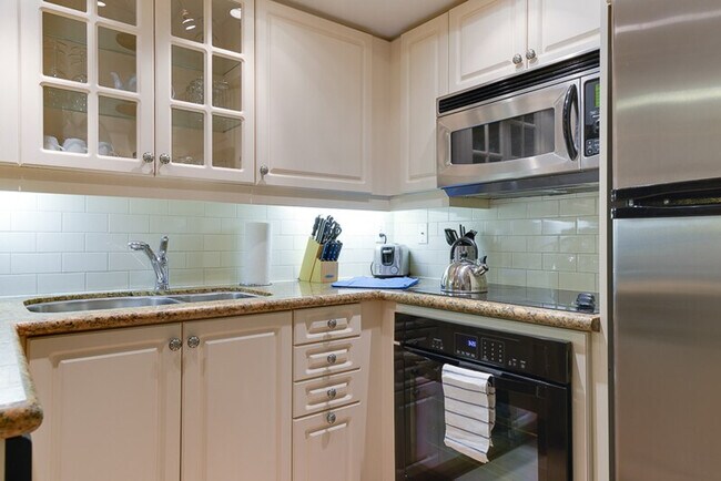 Building Photo - 28 Nelson St