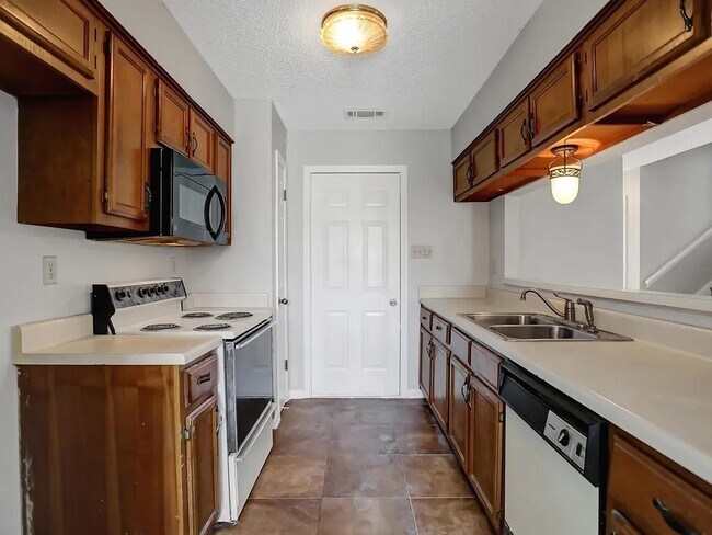 Building Photo - 3621 Sunray Cove