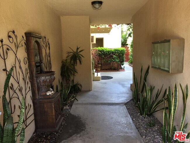 Foto del edificio - 1731 Camden Ave
