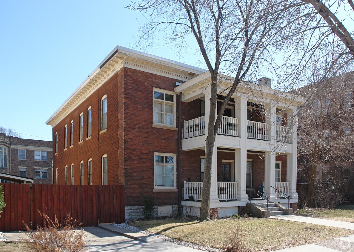 Primary Photo - 2621 Hennepin Ave