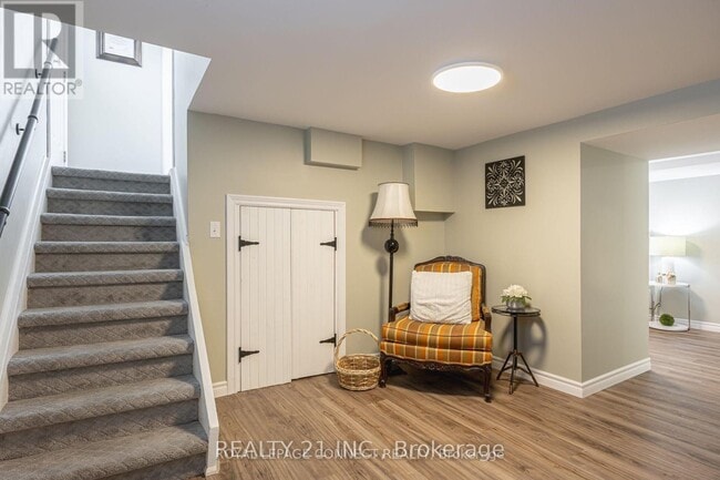 Building Photo - 44 Falaise Rd
