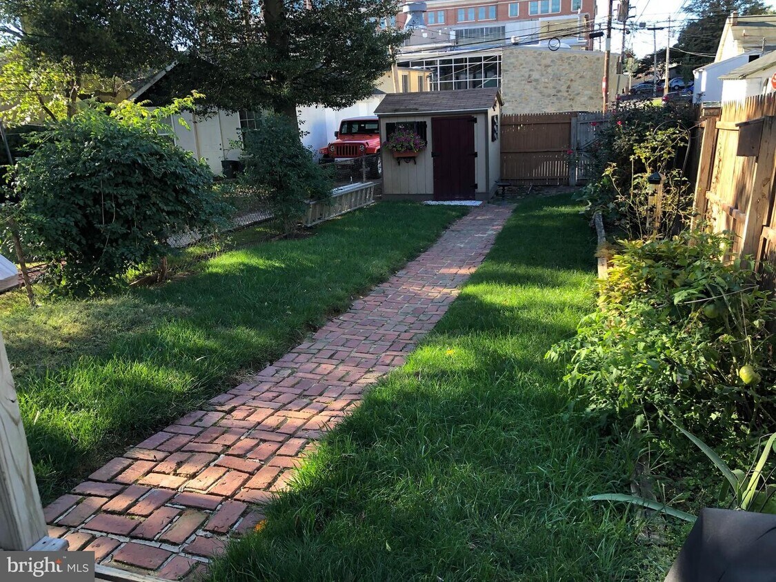 Foto del edificio - 311 W Miner St