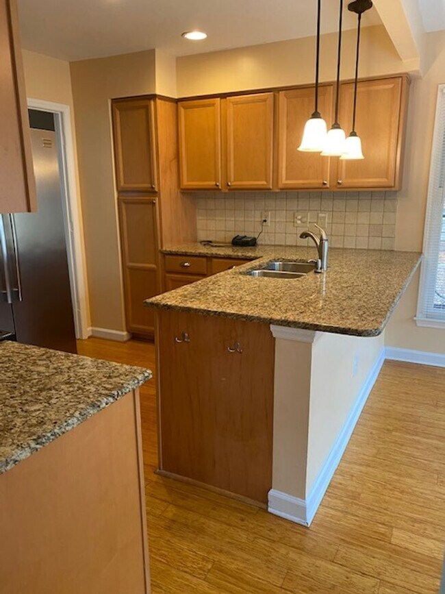 Foto del edificio - Popular Kirkwood Neighborhood!  3 bed, 2 bath, One Level Living!!