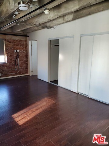 Building Photo - 711 S Olive St