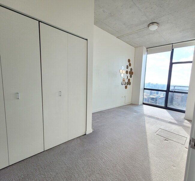Building Photo - 235 W Van Buren St