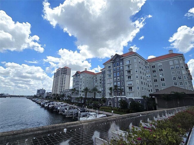 Foto del edificio - 700 S Harbour Island Blvd