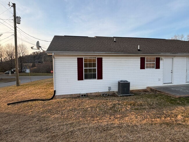 Foto del edificio - Three Springs Rd. 2188-2190