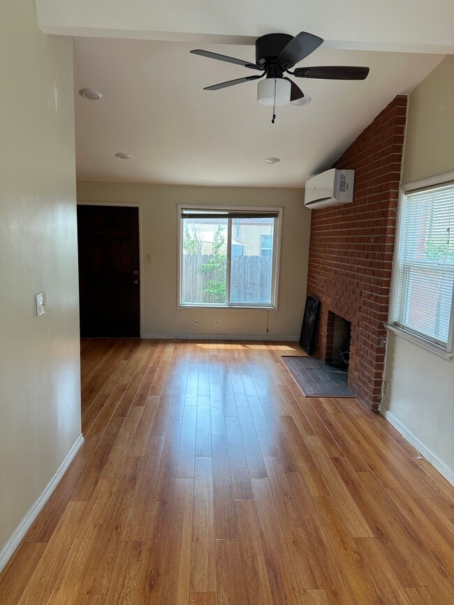 Building Photo - 3858 Bentley Ave